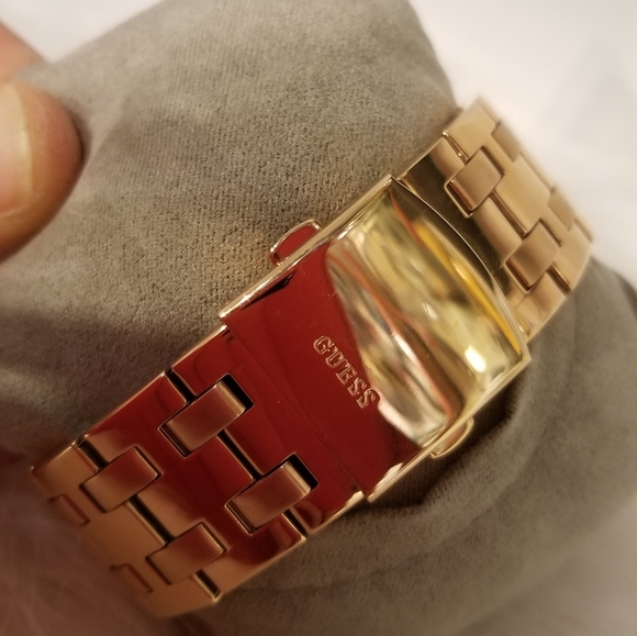 WATCH - Picture 5 of 7